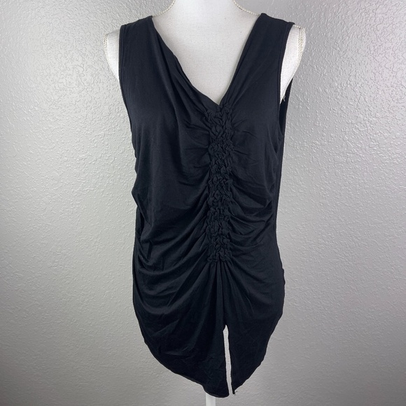 Black top with ruching down the middle - Picture 1 of 9